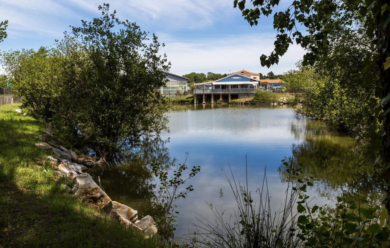 Domaine Residentiel De Plein Air Odalys L'Etang De Besse サンティレール・ド・リエ エクステリア 写真